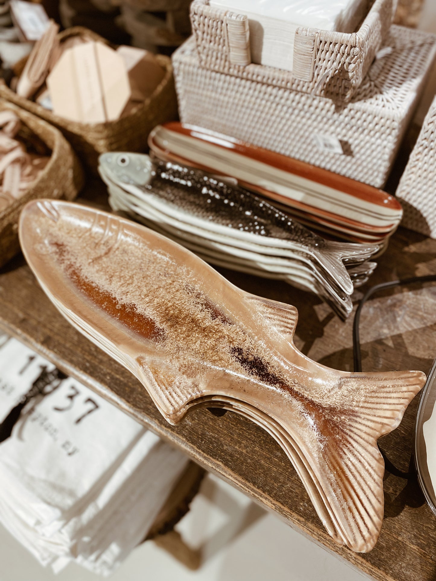 Stoneware Fish Shaped Dish with Reactive Glaze in Tan
