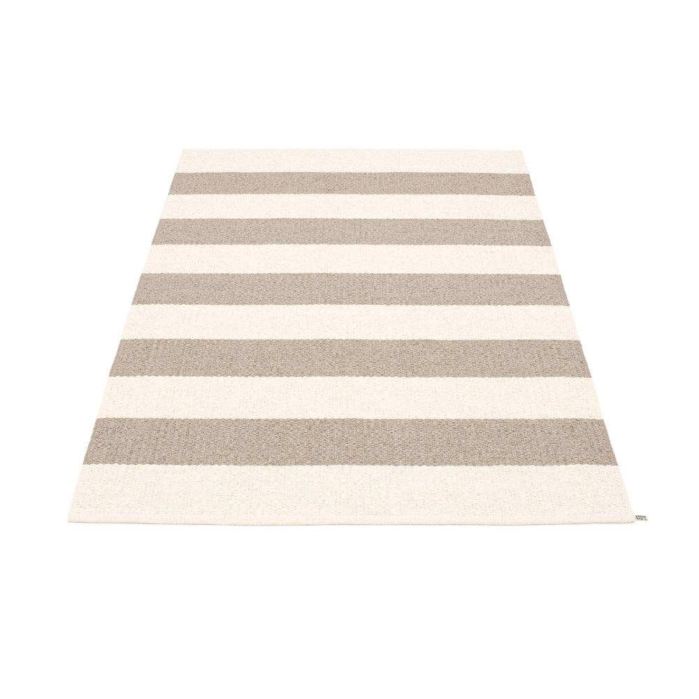 Bridgehampton Plastic Floor Mats Mud/Vanilla