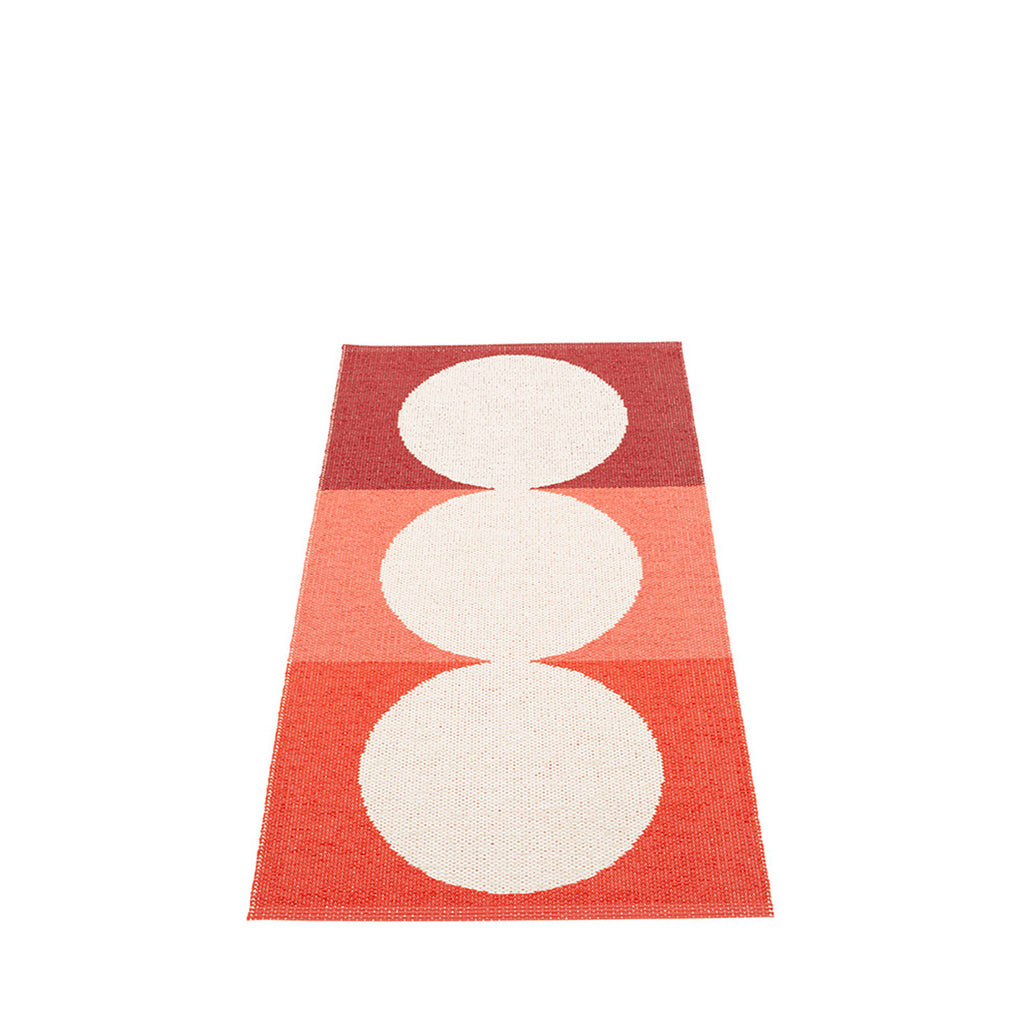 Ocean Road Beach Plastic Floor Mats in Berry/Background Vanilla