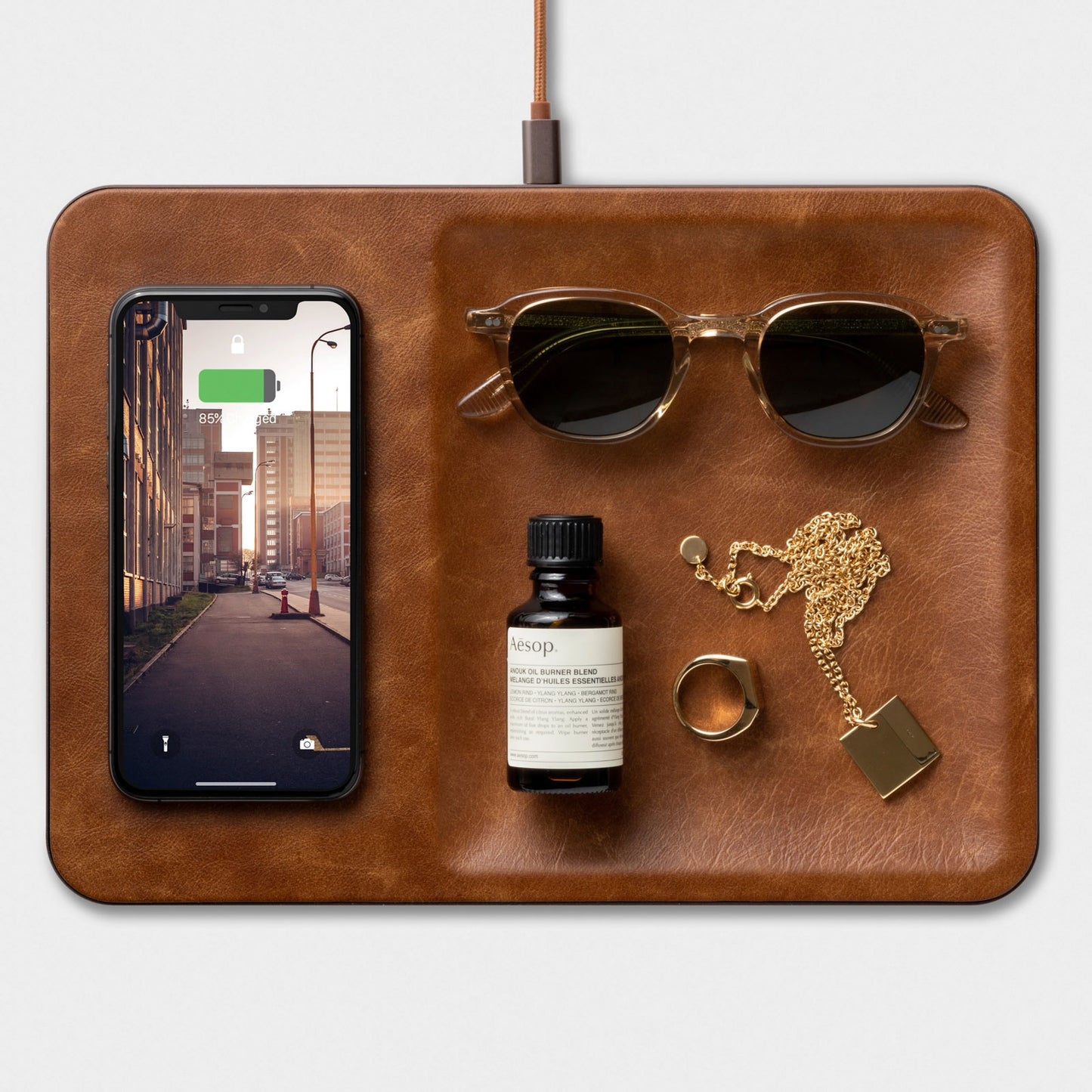 CATCH:3 Classics Leather Wireless Charger with Valet Tray in Saddle